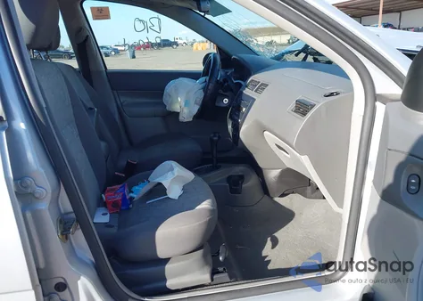 2005 Ford Focus Zx4 z USA, uszkodzony, nr VIN 1FAFP34N95W268472